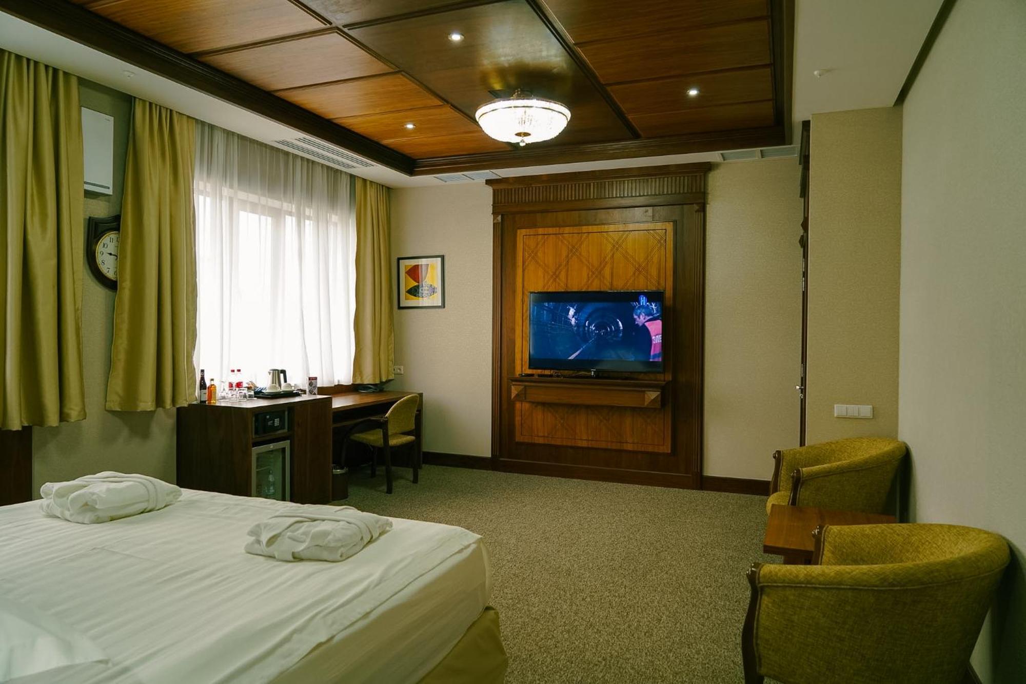 City Hotel Bishkek Exterior photo
