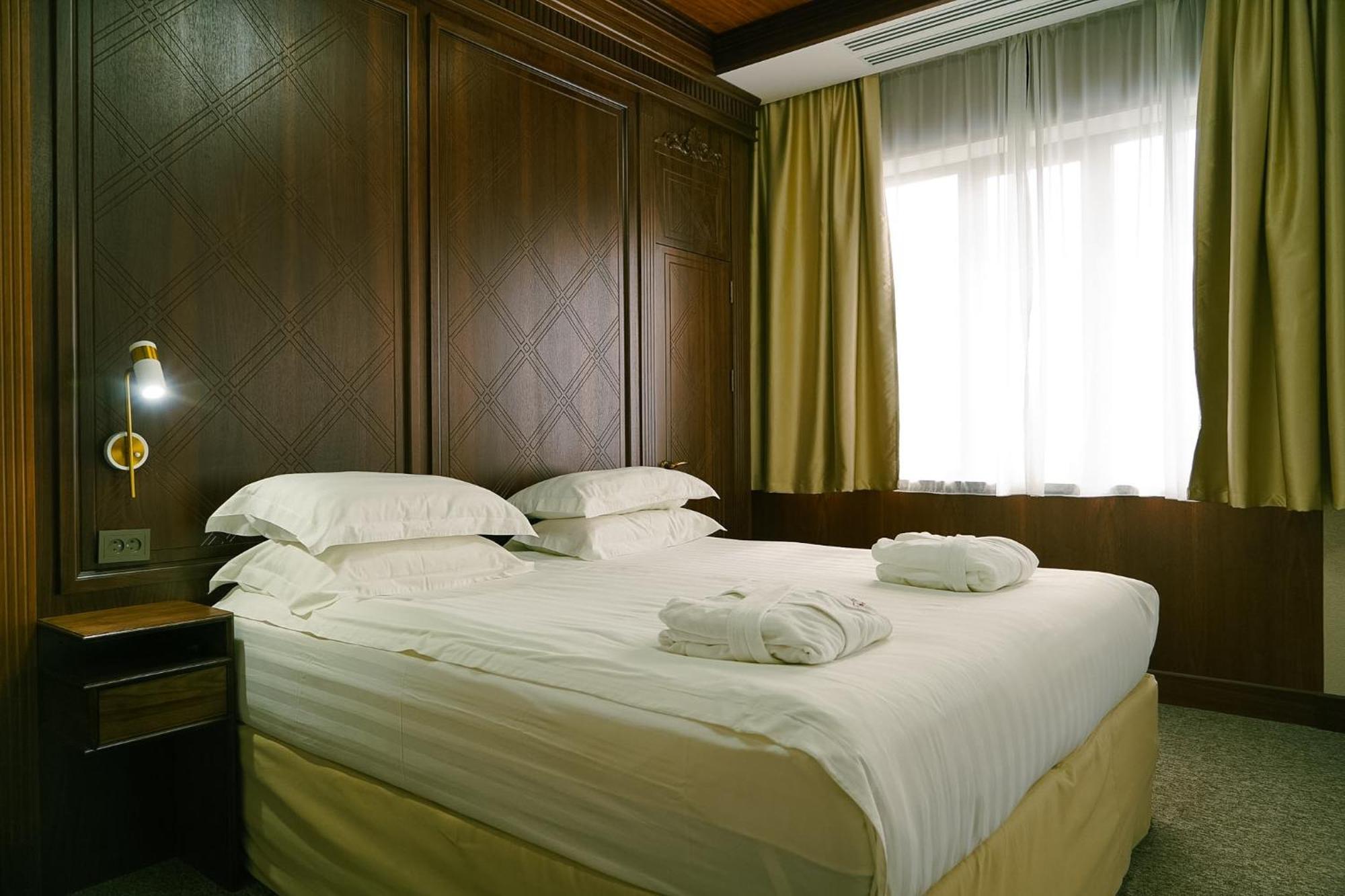 City Hotel Bishkek Exterior photo