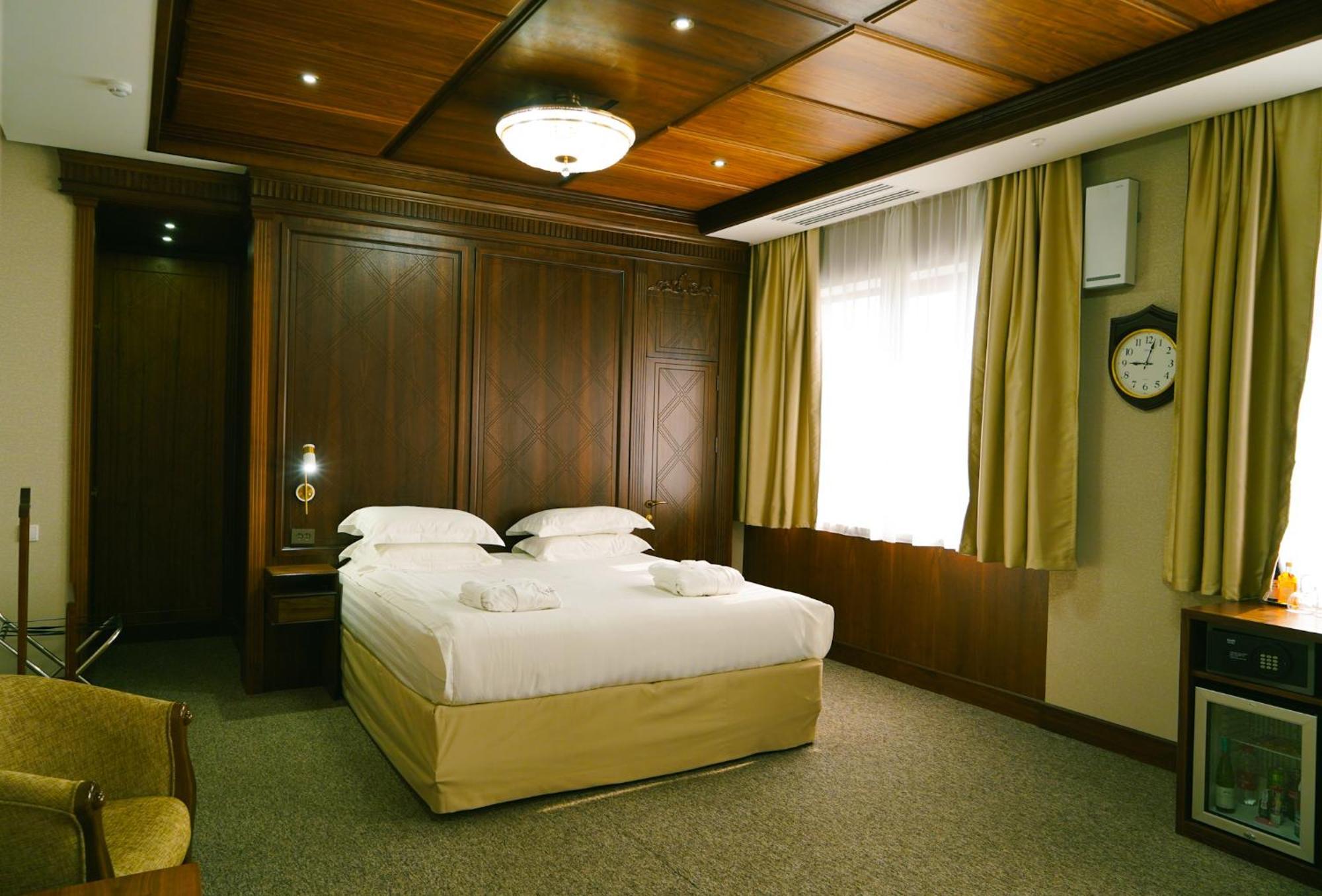 City Hotel Bishkek Exterior photo