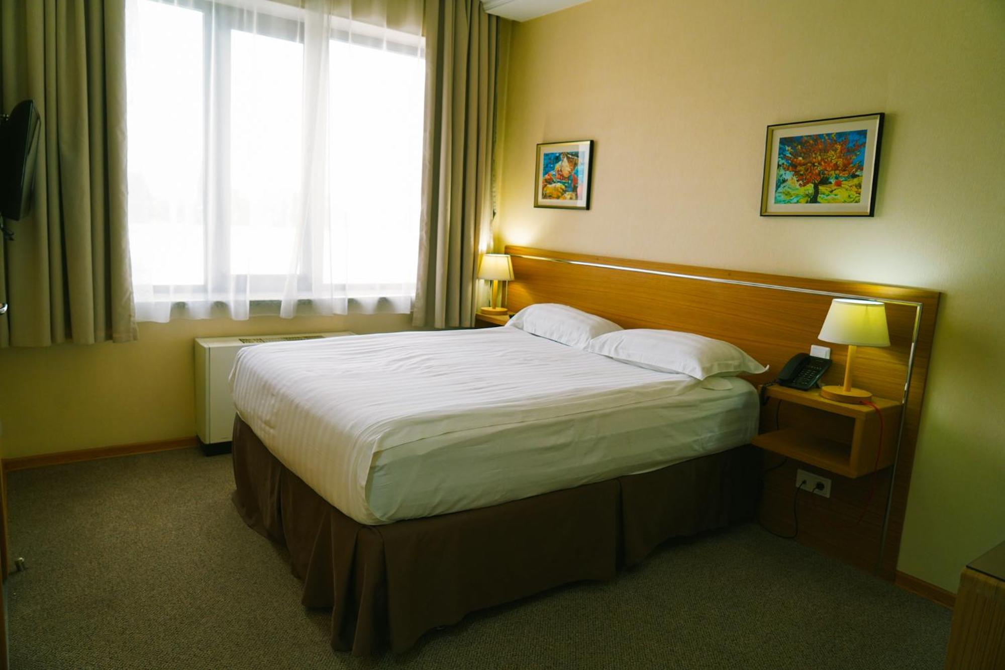 City Hotel Bishkek Exterior photo