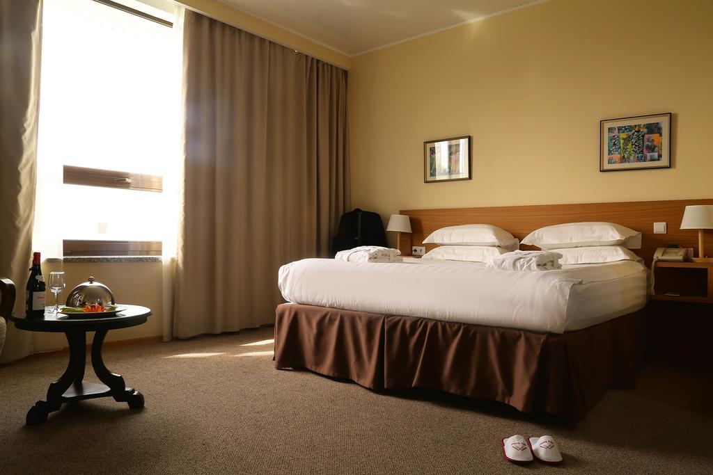City Hotel Bishkek Exterior photo