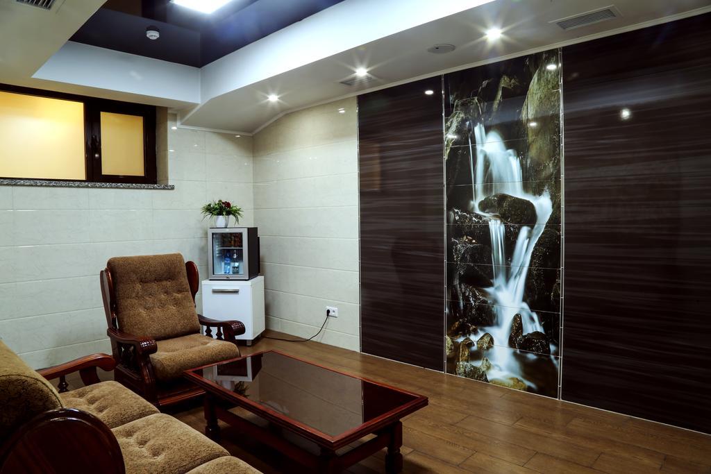 City Hotel Bishkek Exterior photo