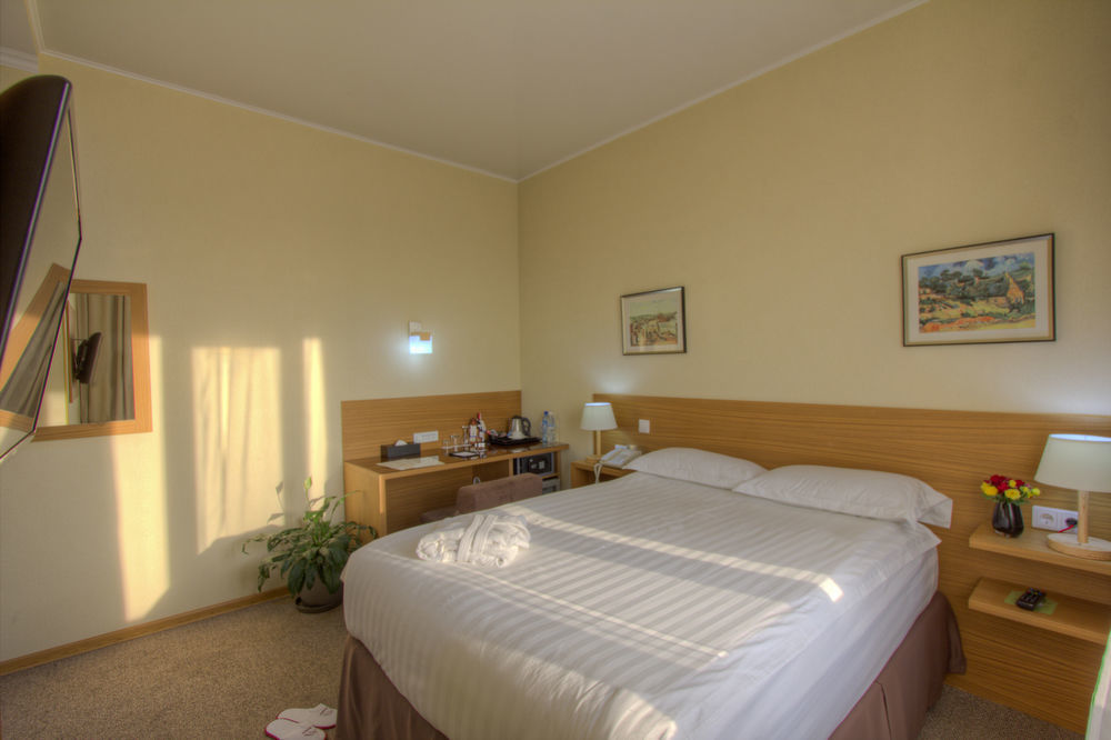 City Hotel Bishkek Exterior photo