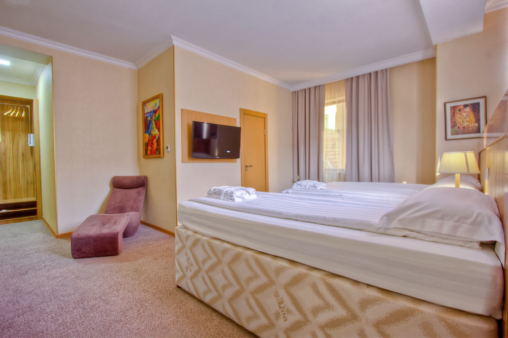 City Hotel Bishkek Exterior photo