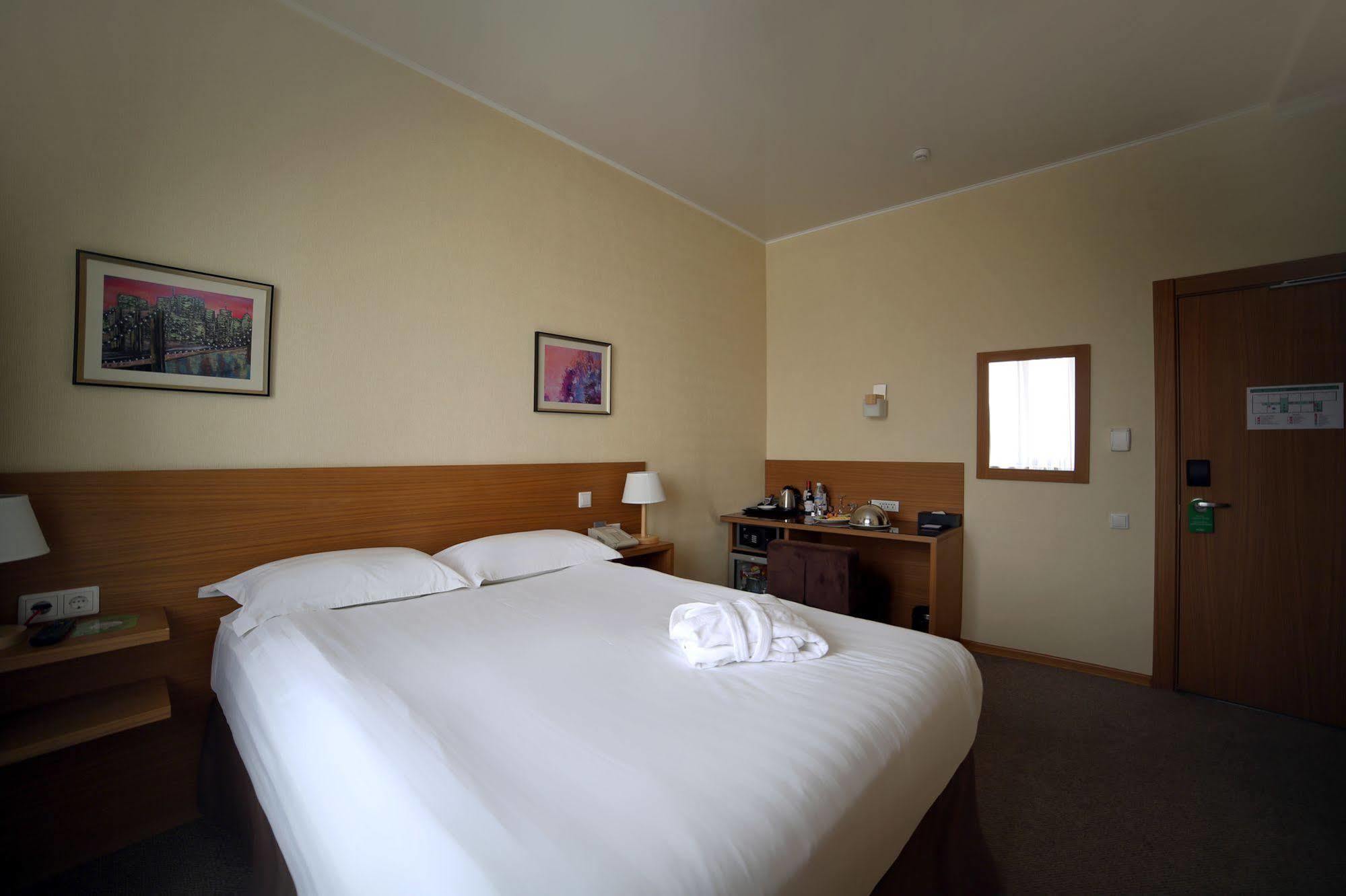City Hotel Bishkek Exterior photo