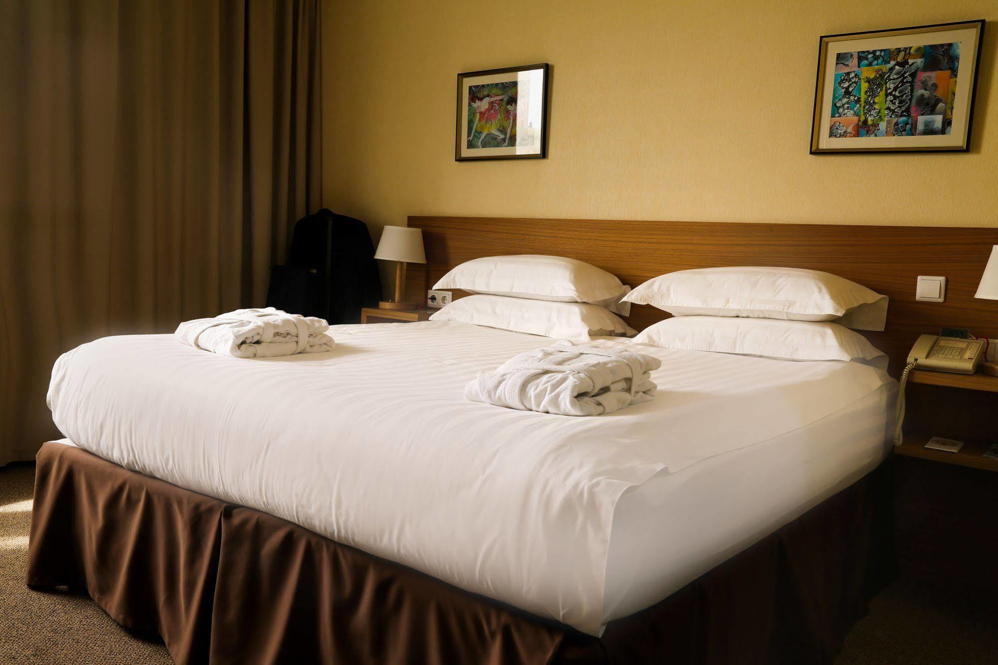 City Hotel Bishkek Exterior photo
